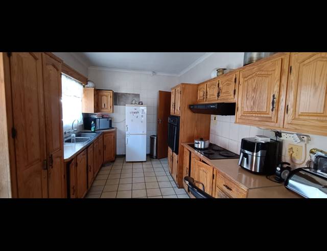 3 BEDROOM HOUSE FOR SALE IN VANDERBIJLPARK CE 5